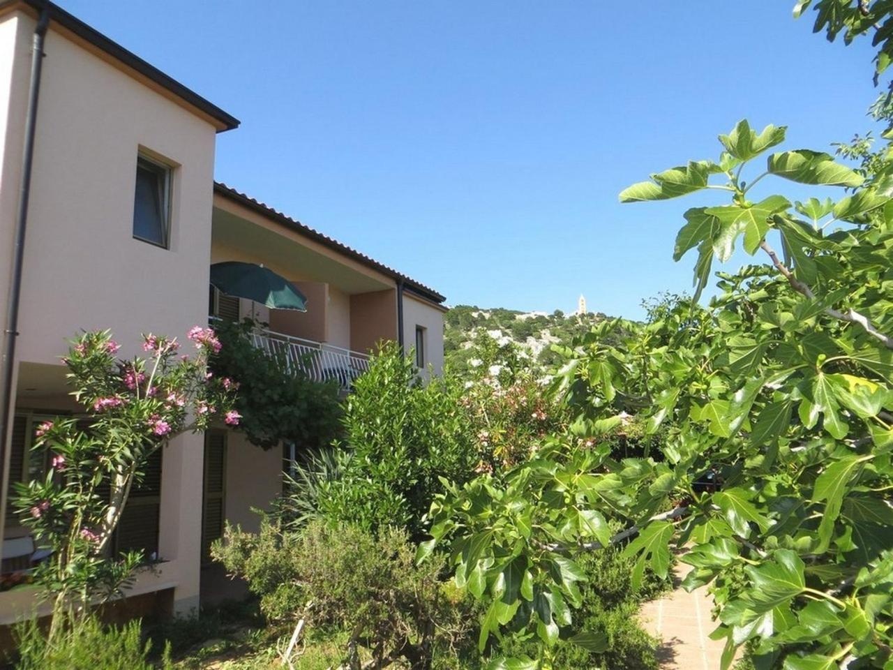 Apartment And Rooms Kristina Baška Exterior foto