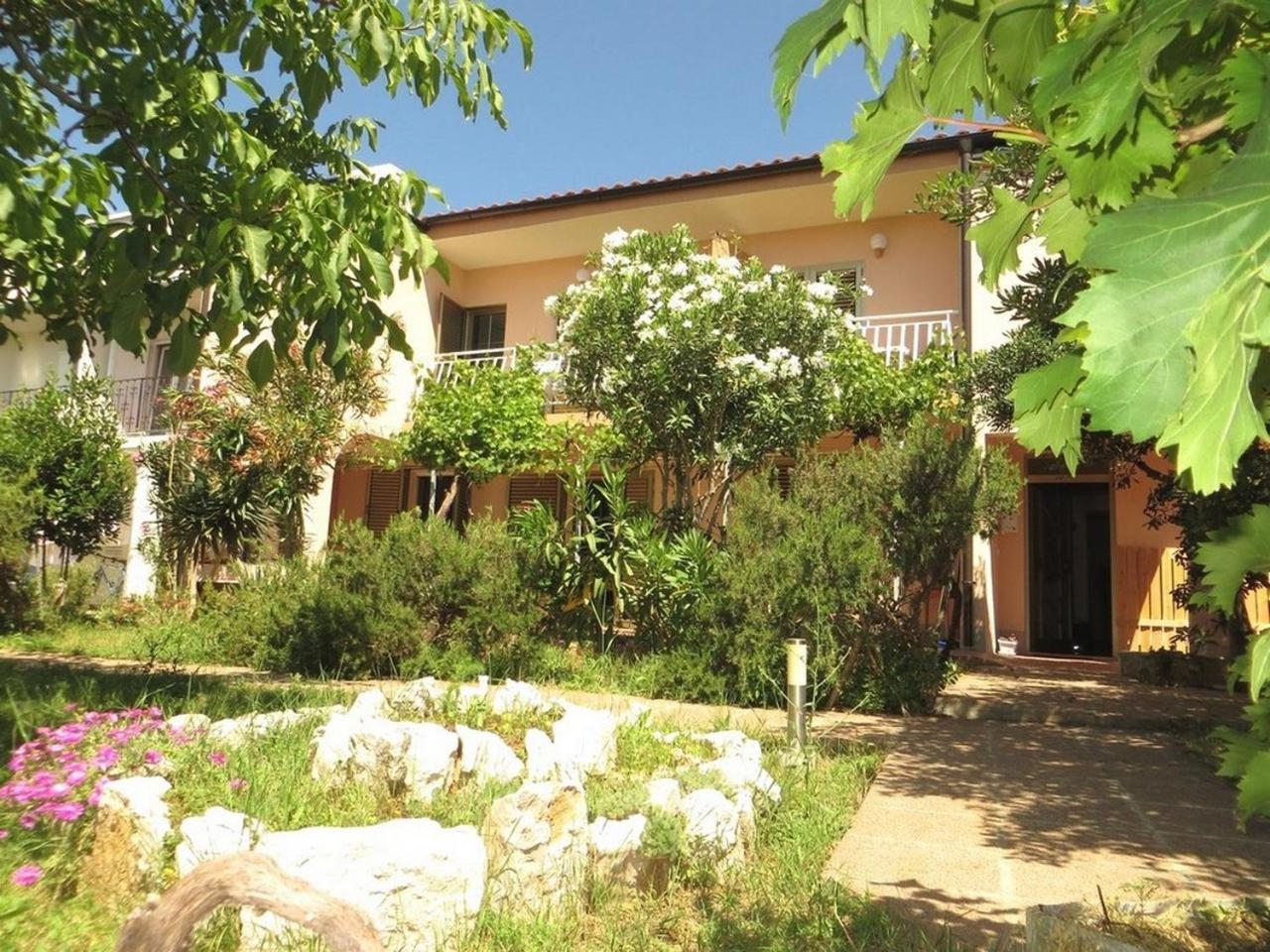 Apartment And Rooms Kristina Baška Exterior foto