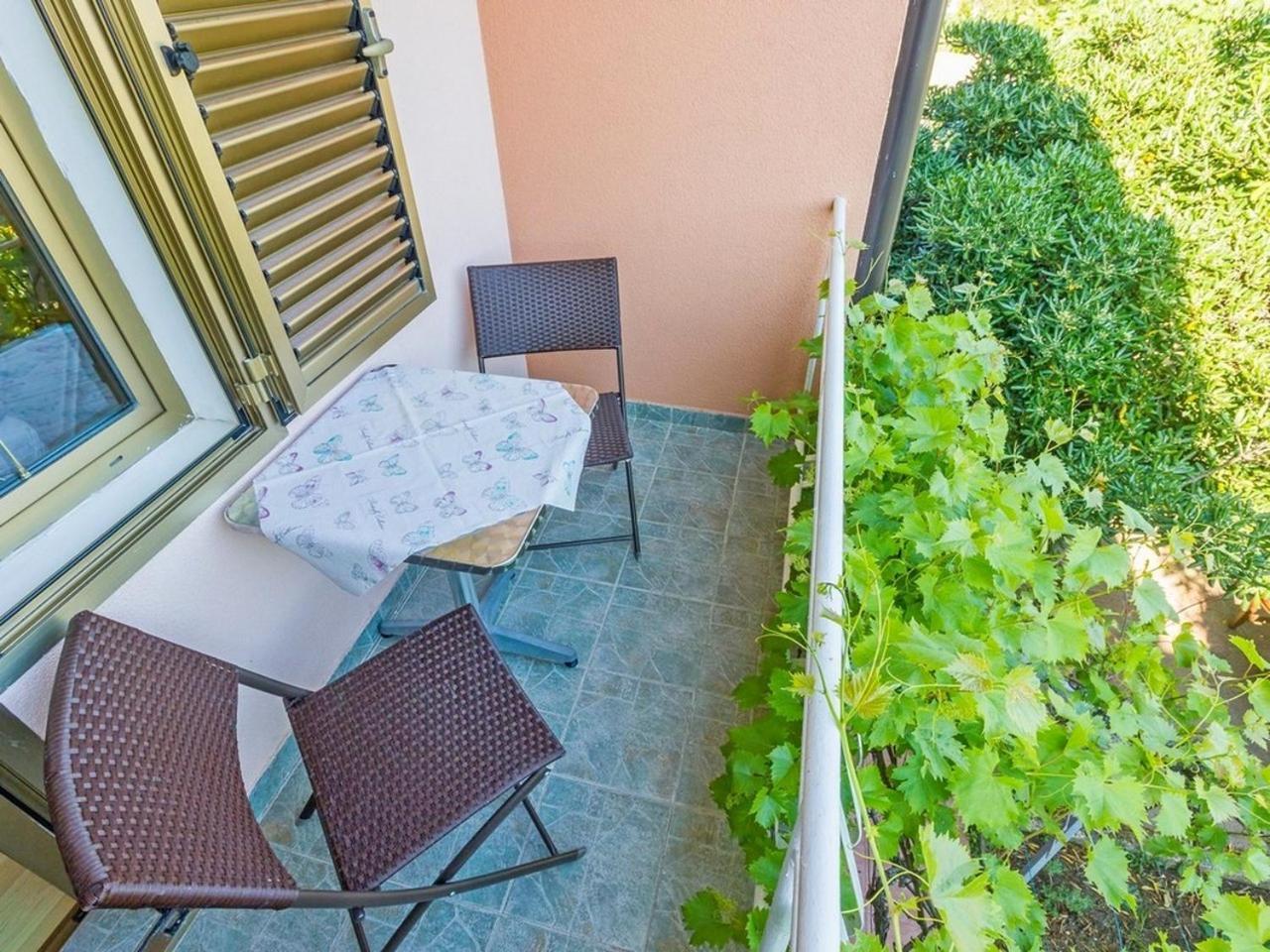 Apartment And Rooms Kristina Baška Exterior foto