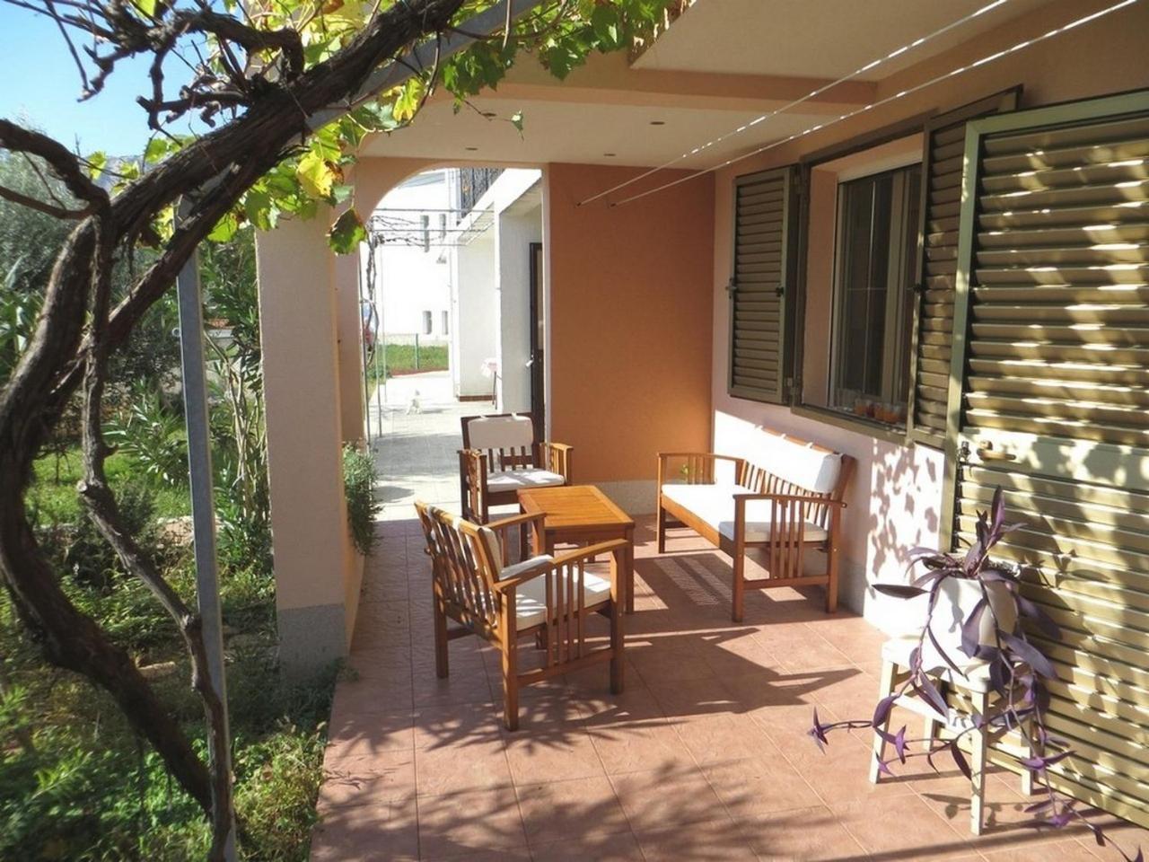 Apartment And Rooms Kristina Baška Exterior foto
